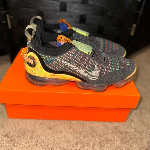 Nike FlyKnit Vapermax - Picture 7 of 9